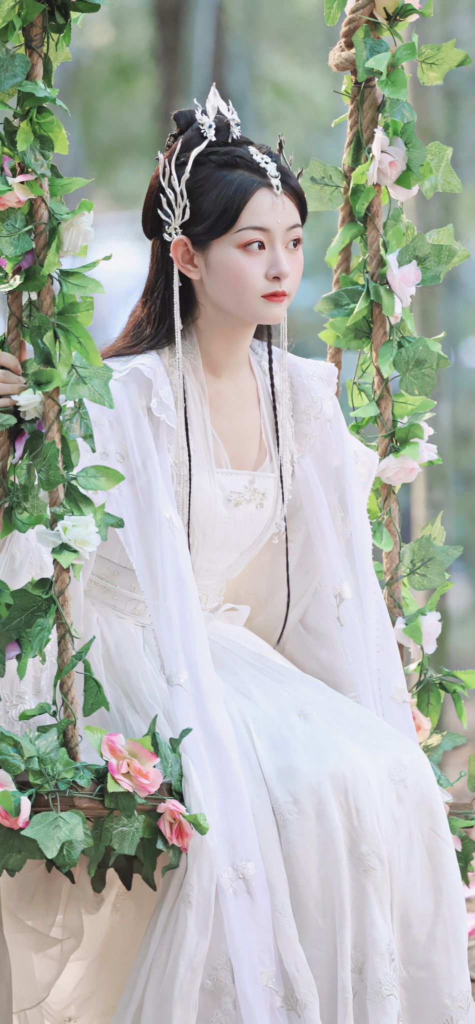 The slit-front cheongsam:A traditional garment with modern appeal