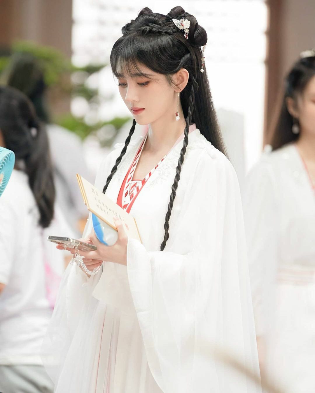 The Red Horseface Skirt as a Symbol of Traditional Chinese Wedding Ceremony
