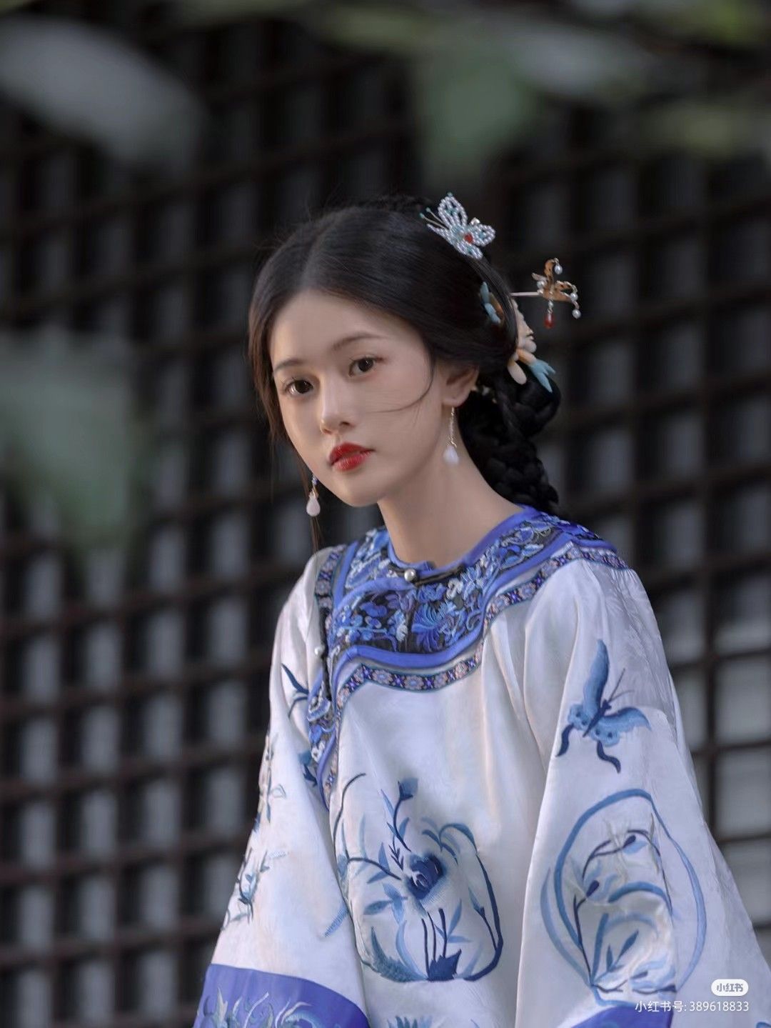 The Rise of Qipao:Womens Fashion and Military Politics in the Republic of China