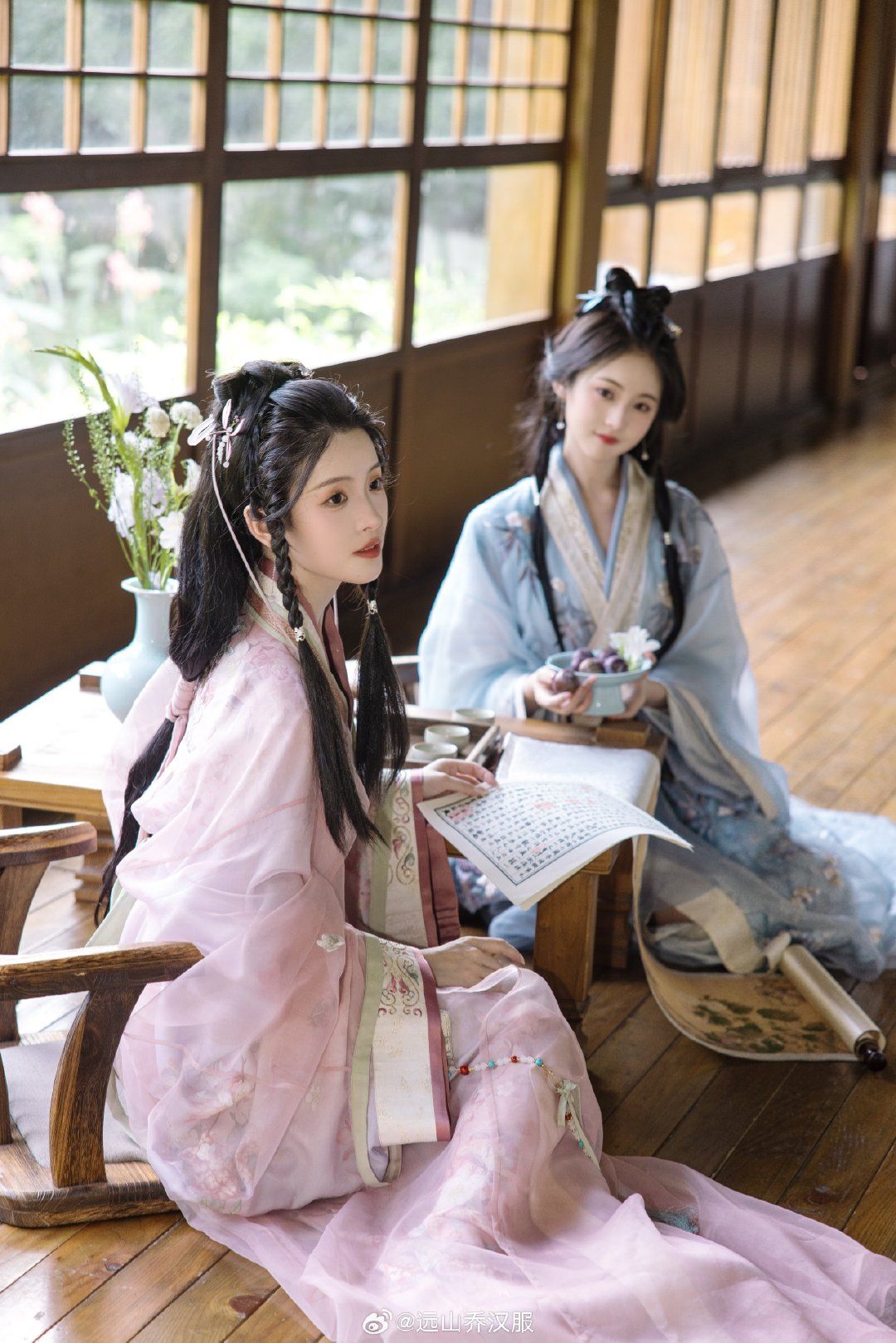 Embracing the Traditional:蚀骨旗袍 for Plus-Size Women Embracing the Traditional:蚀骨旗袍 for Plus-Size Women