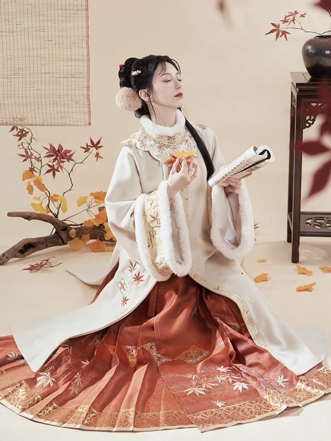 Reimagining the Classic Cheongsam:Youthful,Long-sleeved Qipao with Modern Flair