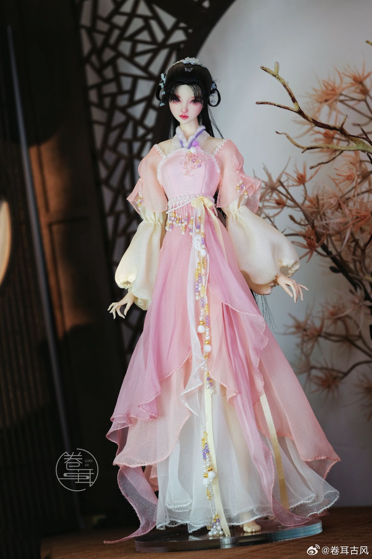 Embracing Modernity in a Cheongsam:The Latest Trends in Online Celebrity Flag Robes