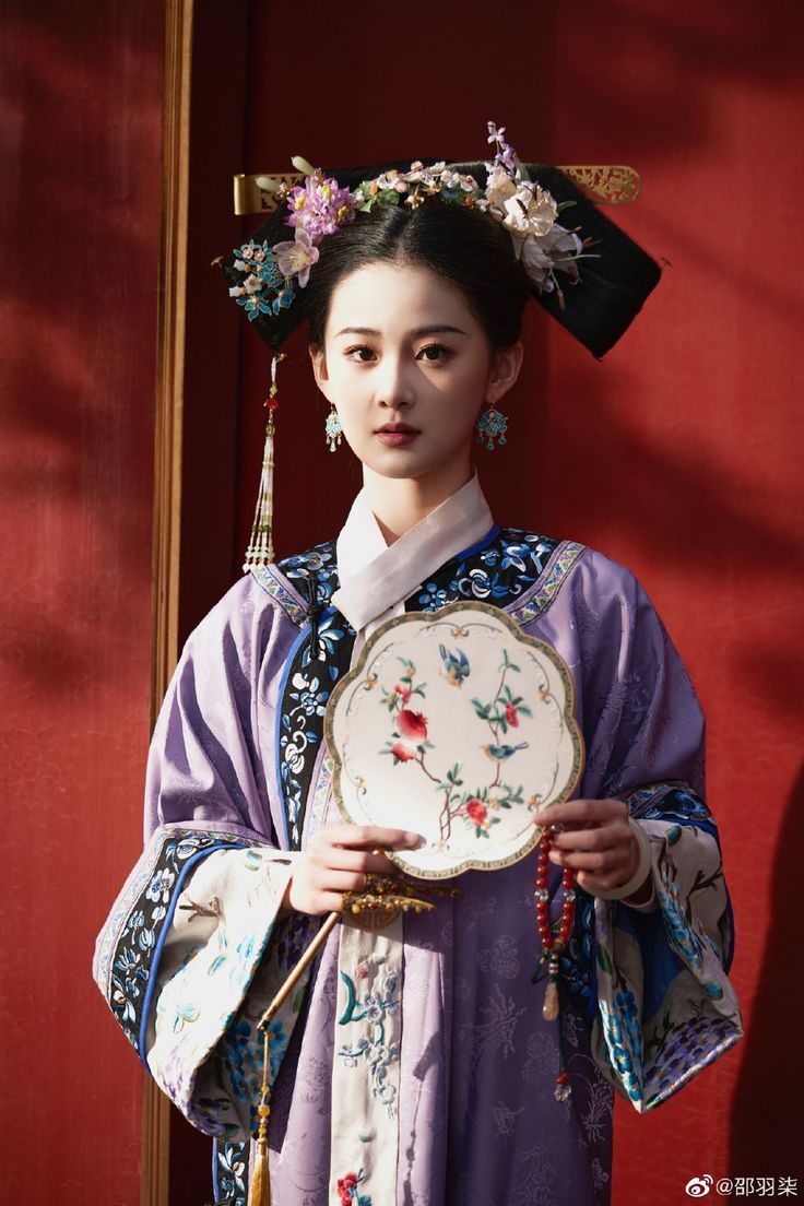 Poetic Originality:The Revival of Hanfu Fashion in Modern Times Poetic Originality:The Revival of Hanfu Fashion in Modern Times