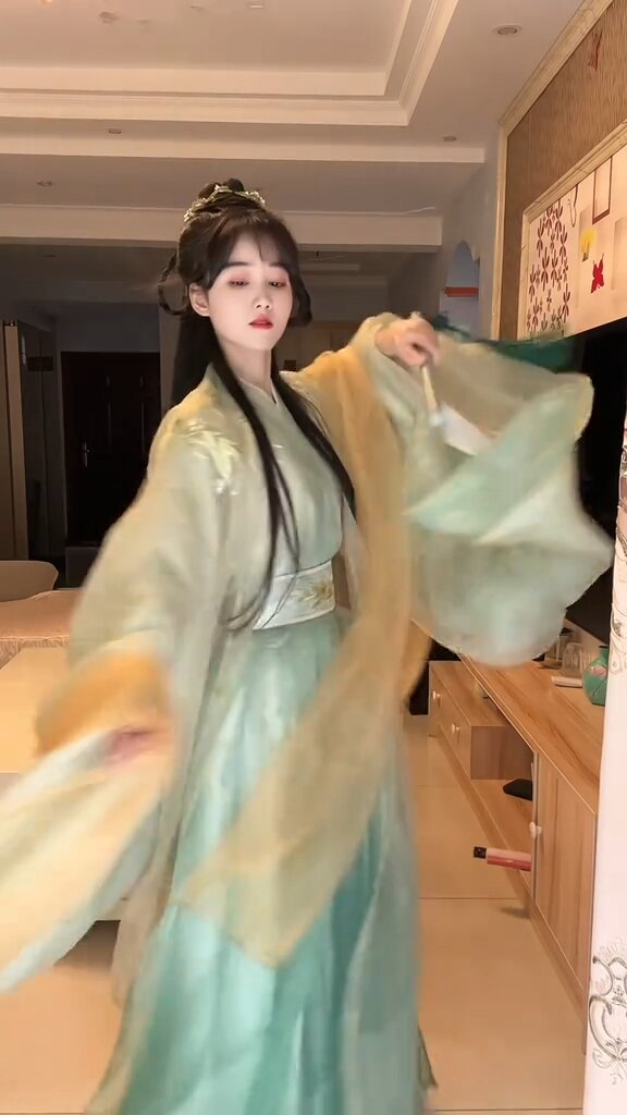 Hanfu Photo Props:A Guide to Hand-held Accessories