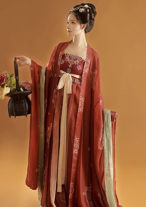 Reimagining the Cheongsam as a Modern Confection:The Evolution of the改良旗袍连衣长裙 Reimagining the Cheongsam as a Modern Confection:The Evolution of the改良旗袍连衣长裙