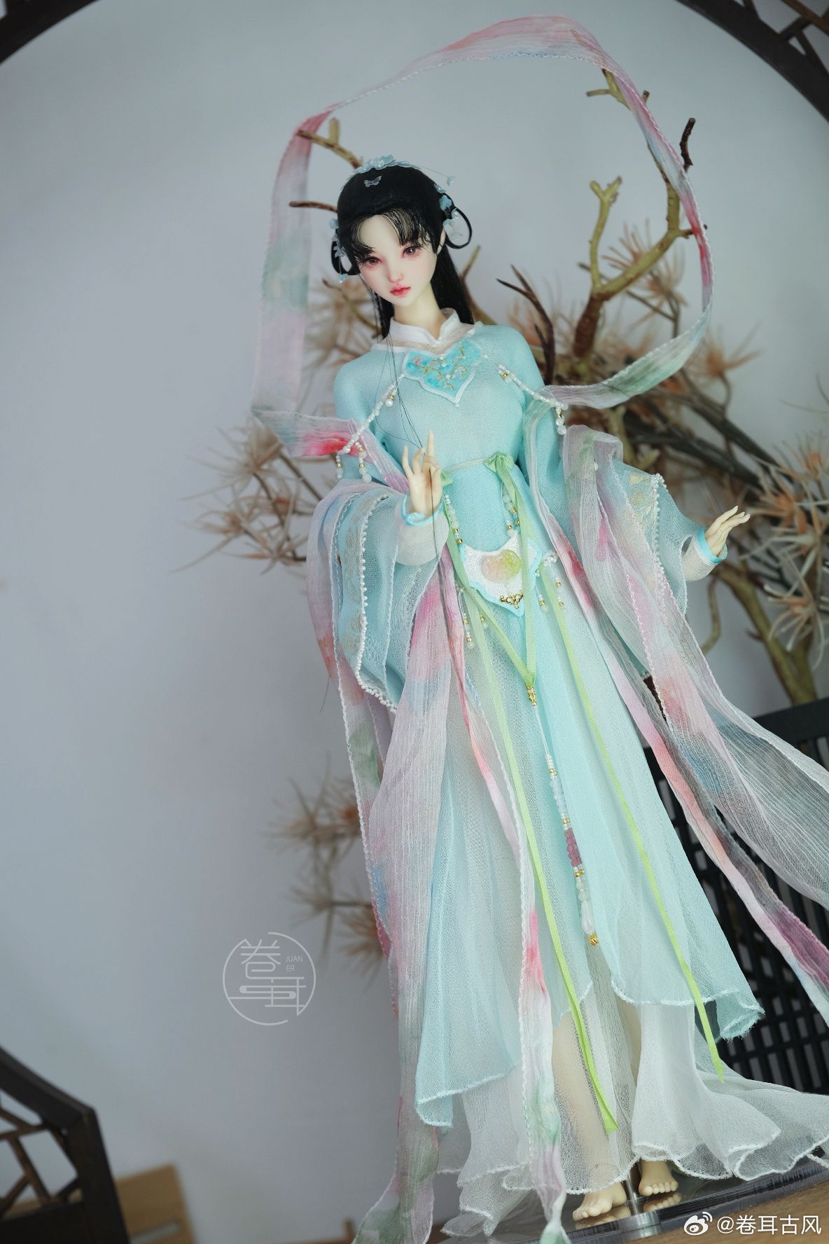 The Journey of a Tang-Style Hanfu Girl Junior High Student in Modern Times