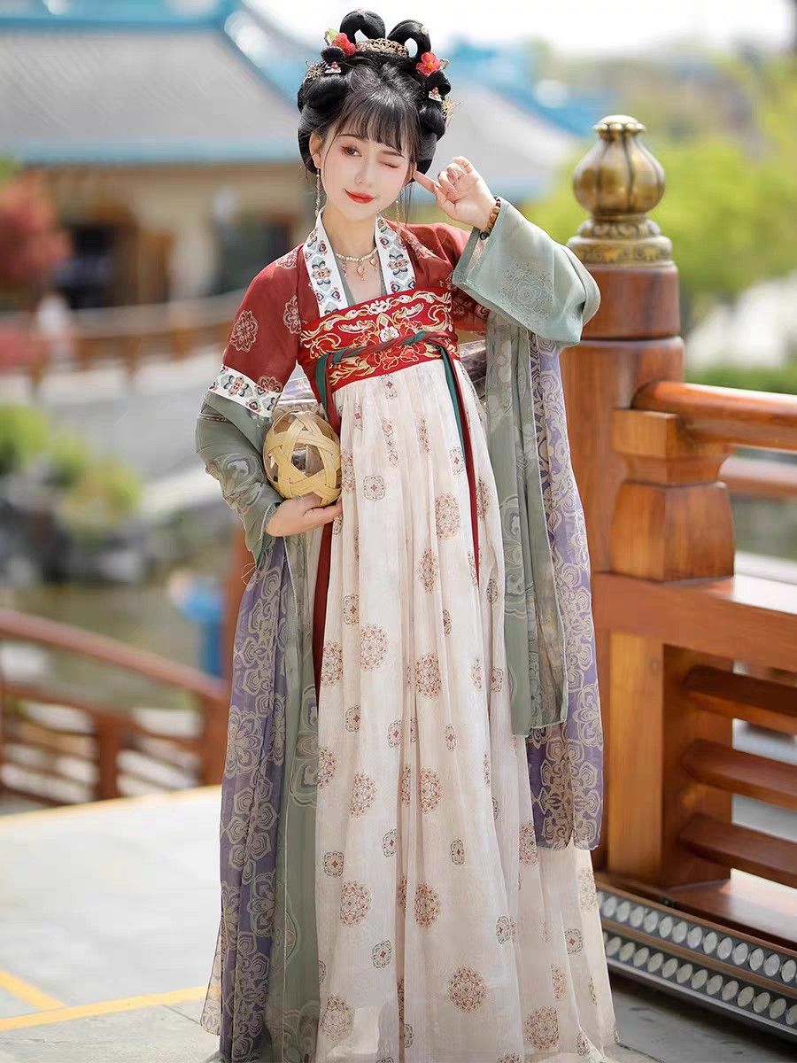 The Charm of Zhimo Cheongsam:A Blend of Traditional Elegance and Modern Charm