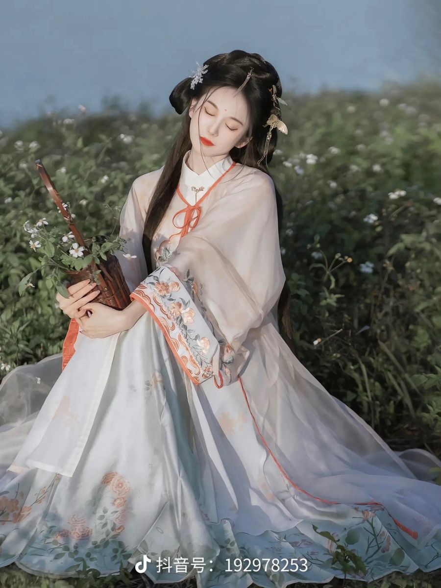 Summer 2024 Girls Hanfu Costume Set A Preview of the Newest Trends