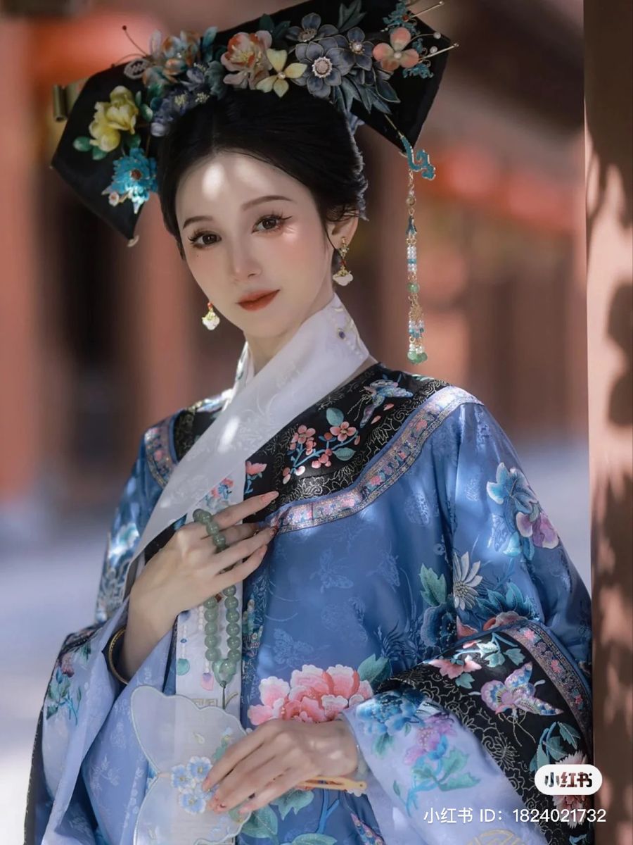 The Charm of Hanfu:Exploring the Idyll of Daji in Traditional Chinese Attire