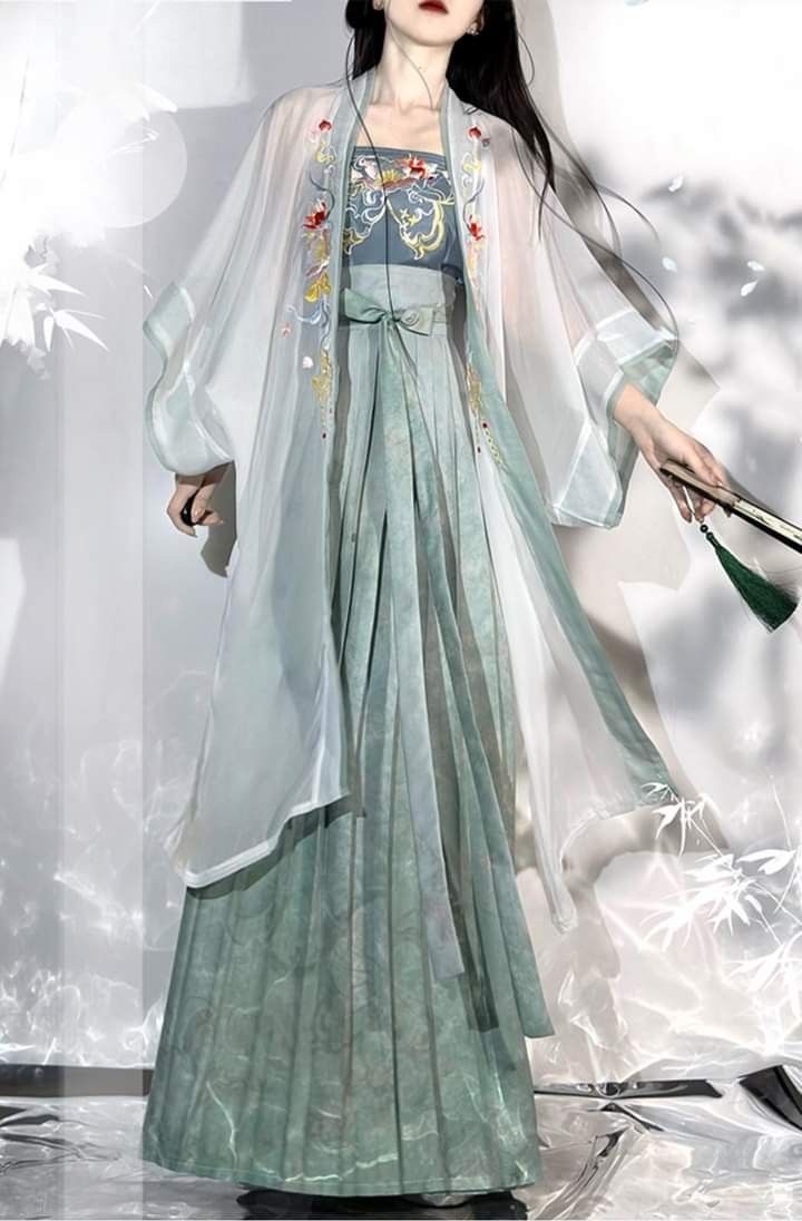 Reinventing the Cheongsam:Young and Stylish Summer Versions for Modern Women