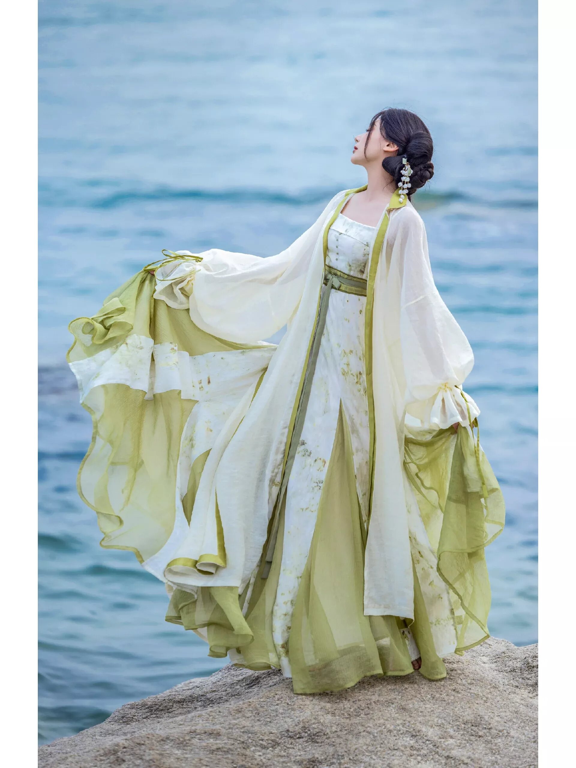 Echoes of the Tang Dynasty:The Revival of Cheongsam Fashion with the Charm of Hanfus Qixiong Style
