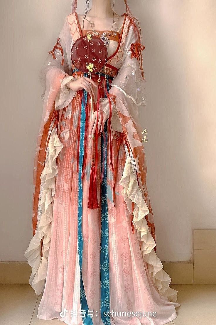 The Warlords Lady in Cheongsam:A Glimpse into the Life of Children of a Military Dictatorship