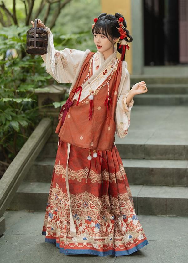 Ancient Charm of Hanfu Shoes:Girls and Children in Traditional Elegance
