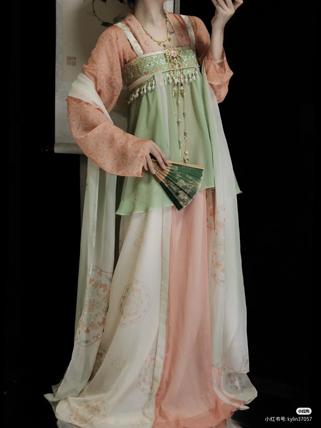 Reinventing the Classic Cheongsam:The Evolution of a Timeless Beauty in a Modern Dress