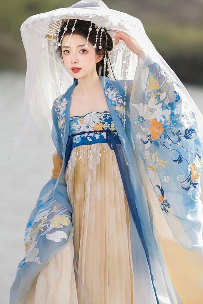 Embracing Authentic Hanfu Fashion:A Journey for a 12-Year-Old Creative Soul Embracing Authentic Hanfu Fashion:A Journey for a 12-Year-Old Creative Soul