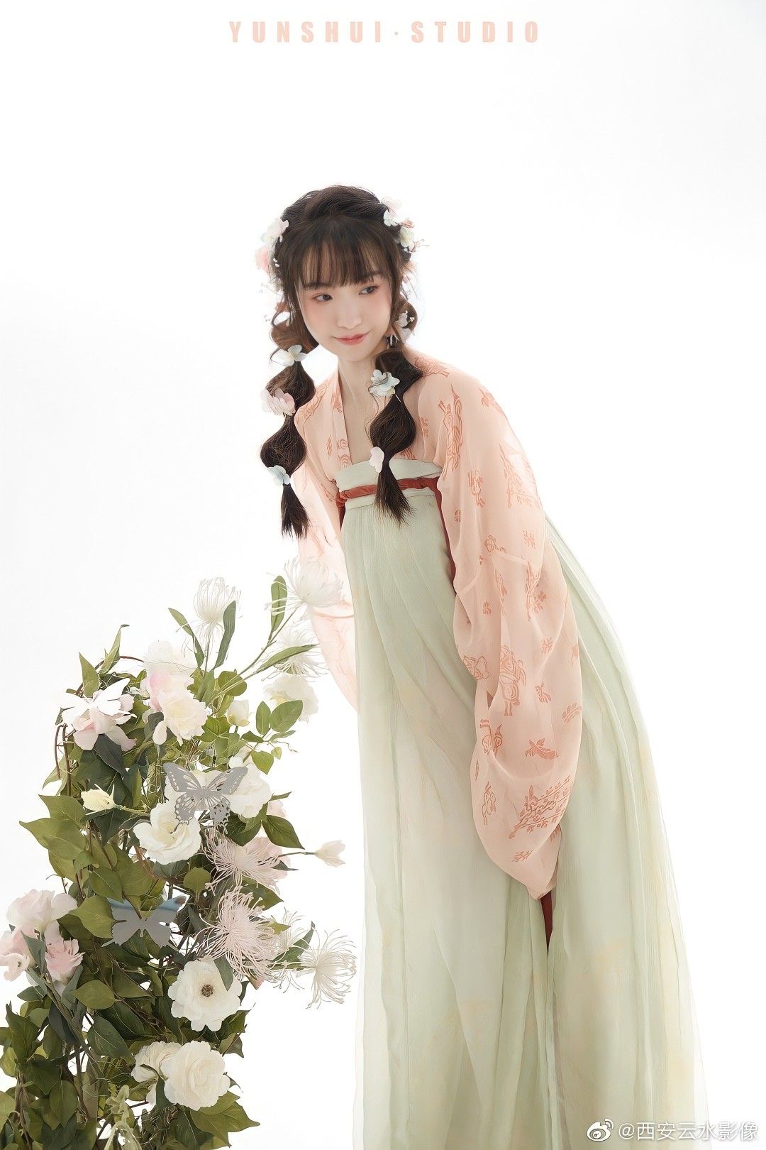 Vibrant Cheongsam:The Splendor of Bright-Colored Qipao