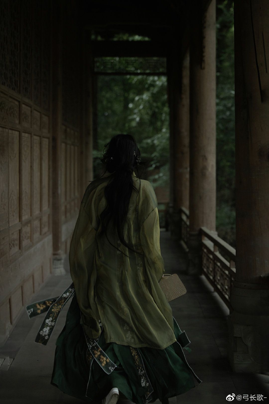 Childrens Traditional Chinese Hanfu Costumes:A Guide to Long-sleeved Ancient Dress for Girls