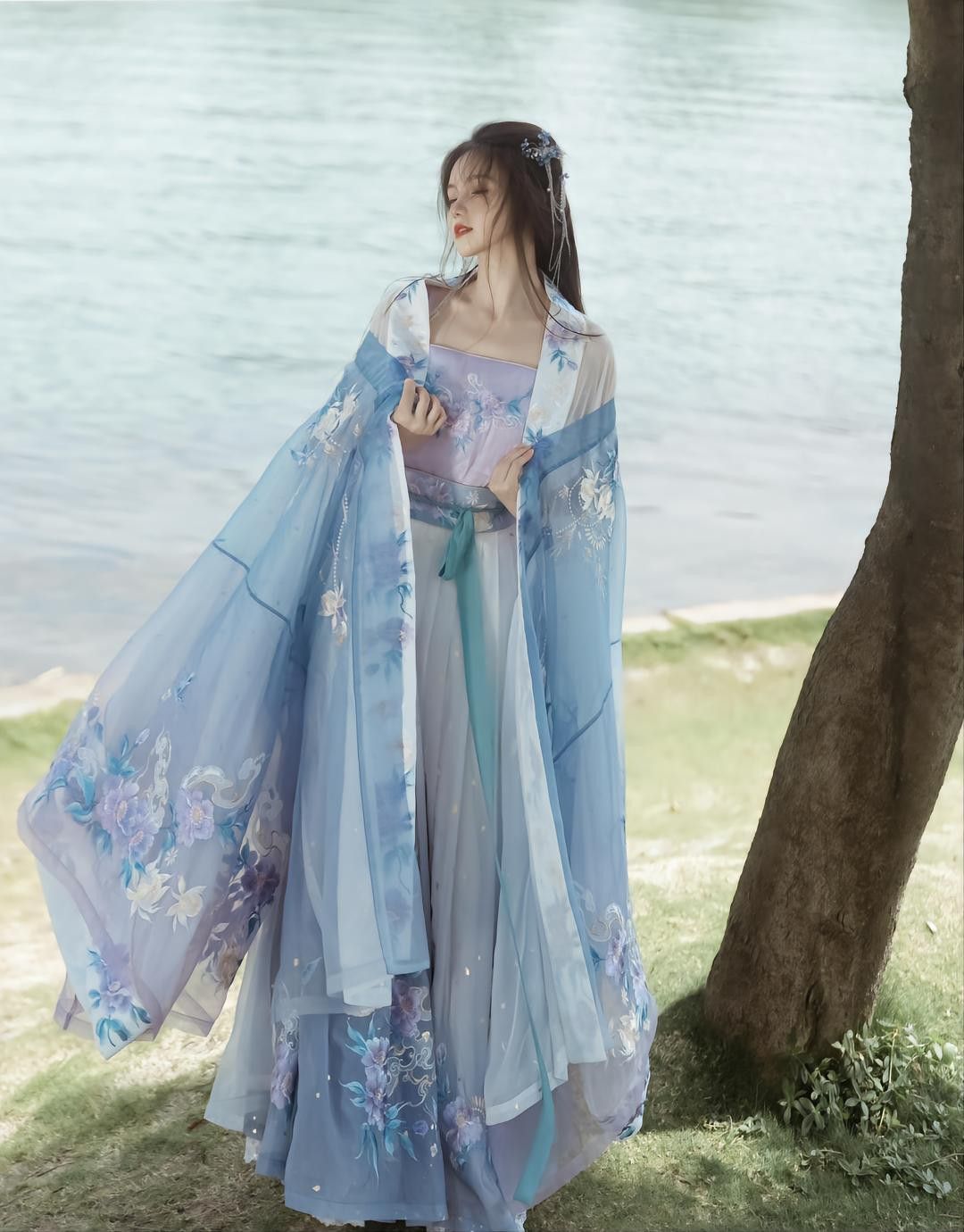 Song-Style Hanfu and the Charms of Zhao:A Journey into Traditional Chinese Elegance Song-Style Hanfu and the Charms of Zhao:A Journey into Traditional Chinese Elegance