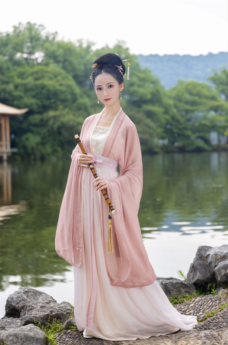 Ancient Charm Revived:The Revival of Hanfu in Modern Times Ancient Charm Revived:The Revival of Hanfu in Modern Times