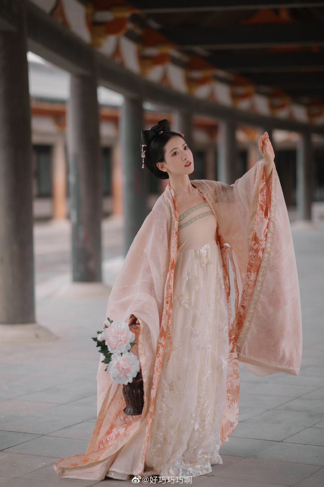 Classic Dance Qipao Costumes:Elaborate Dancewear for Women Performers Classic Dance Qipao Costumes:Elaborate Dancewear for Women Performers