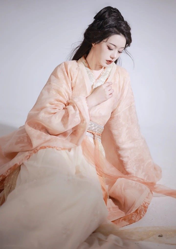 Styling with a Horseface Skirt:Outfitting the Traditional with Modern Elegance