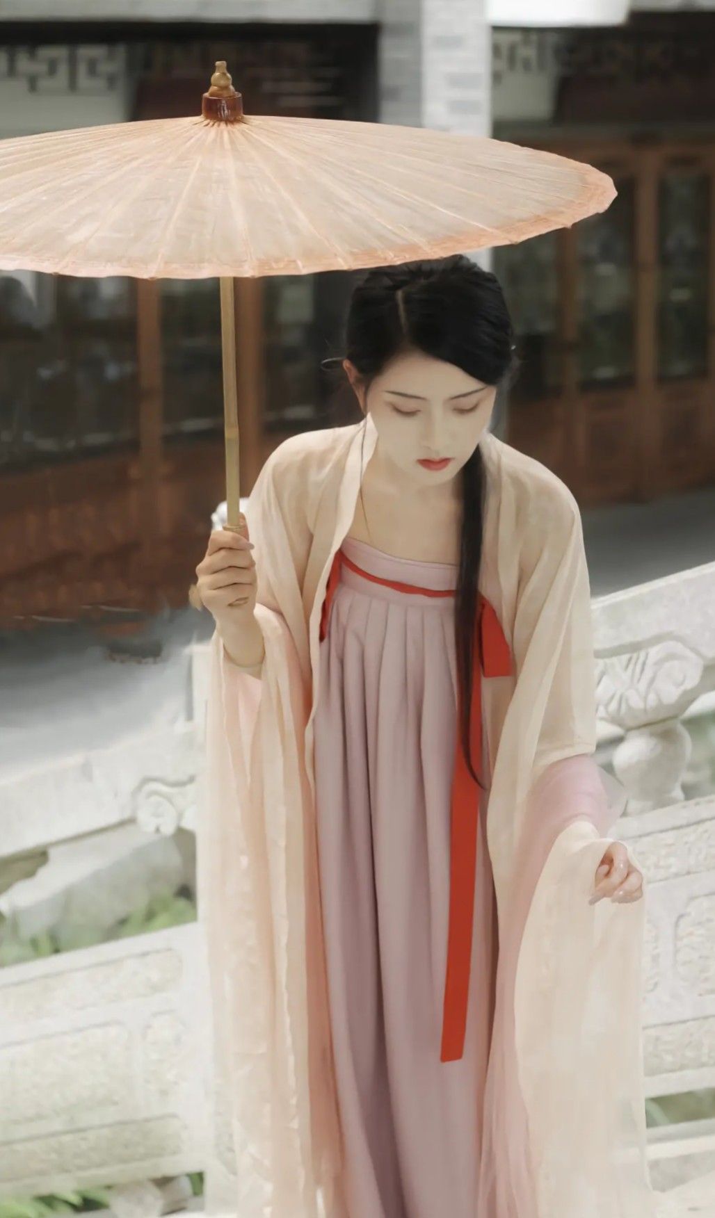 Hangzhou Silk Cheongsam:Embracing the Feminine Charm