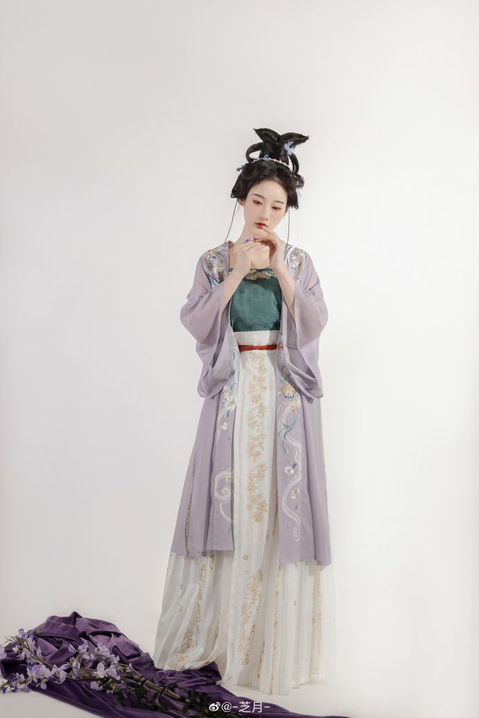 Autumn and Winter Fashion for Petite Women:The Charm of Mamenqun Blouse with Horseface Skirt