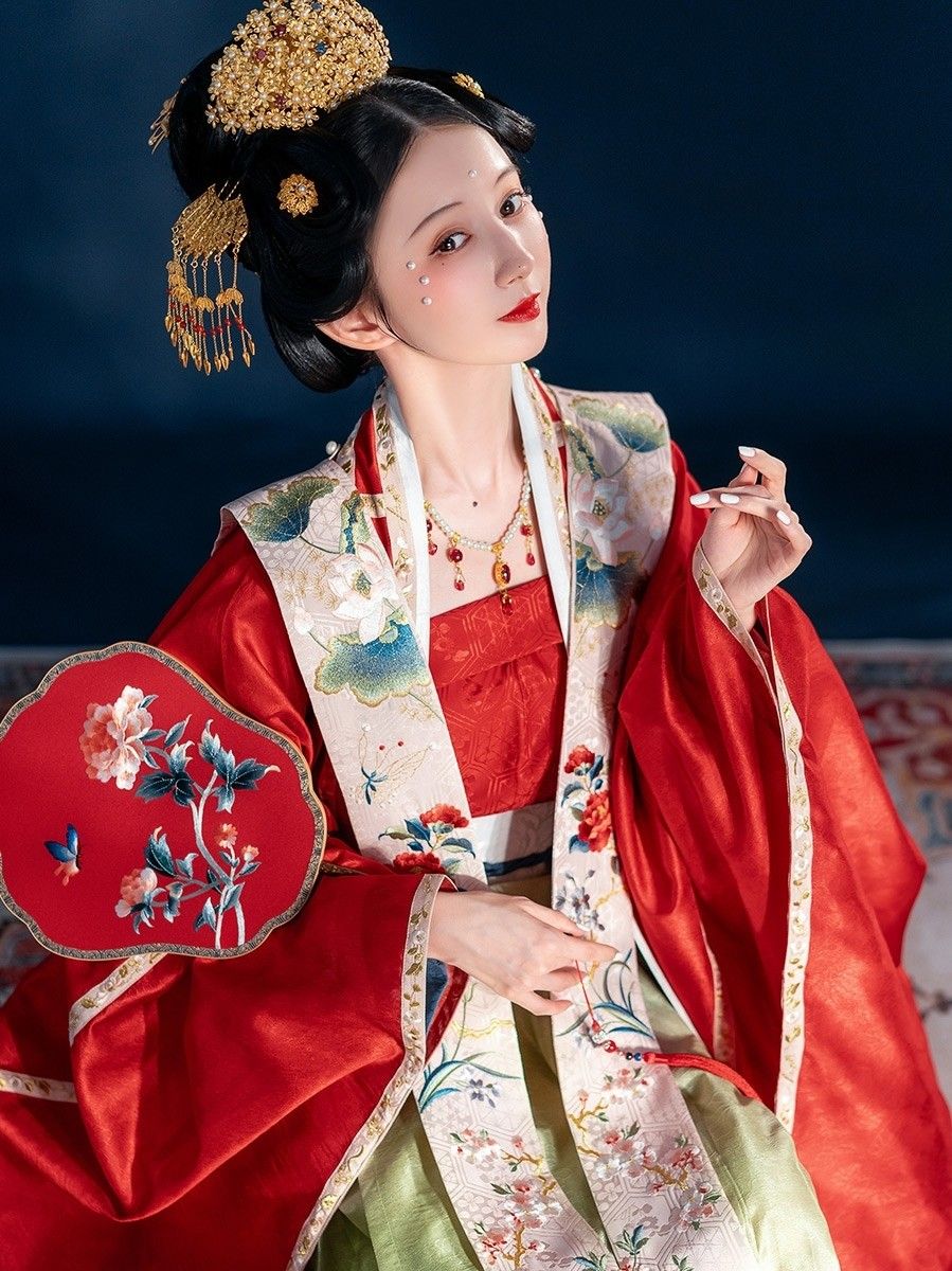 Elite Craftsmanship in Ming-Style Hanfu as a Magnificent Wedding Attire