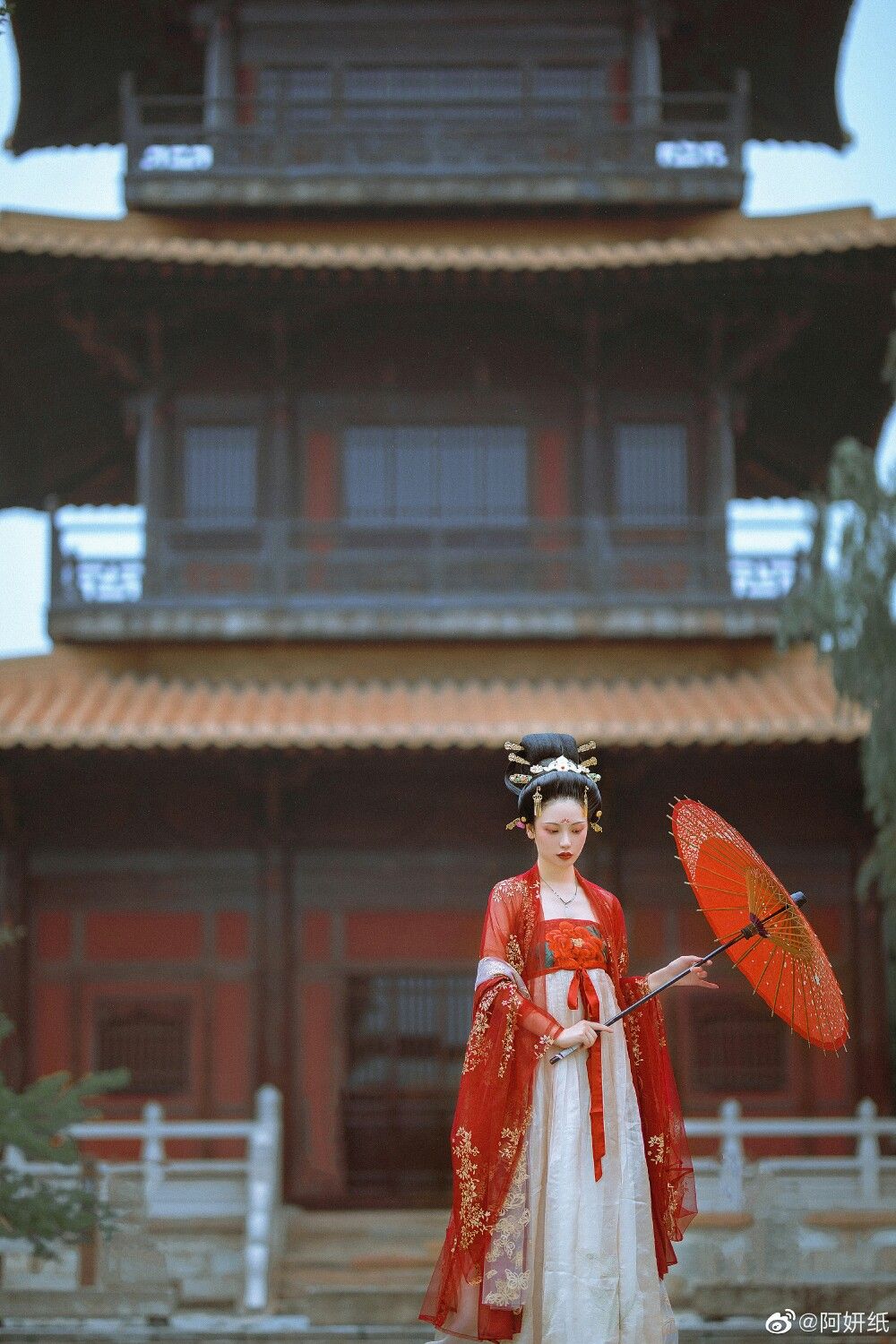 The Zodiac of Crab The Cultural Fusion of Hanfu and the Sign of Cancer
