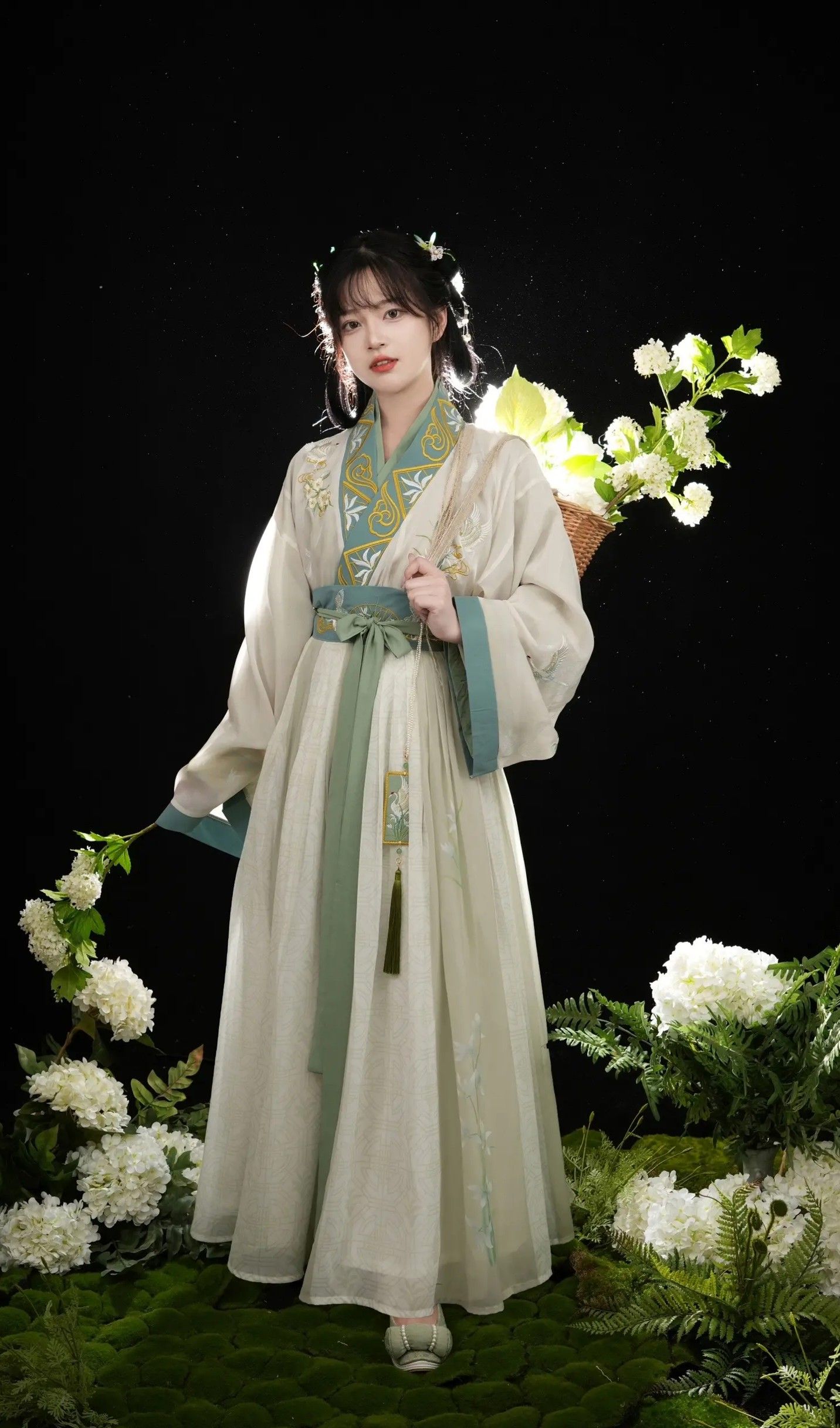 Modernizing the Cheongsam:A Youthful and Sophisticated Engagement Gown for the Modern Young Lady Modernizing the Cheongsam:A Youthful and Sophisticated Engagement Gown for the Modern Young Lady
