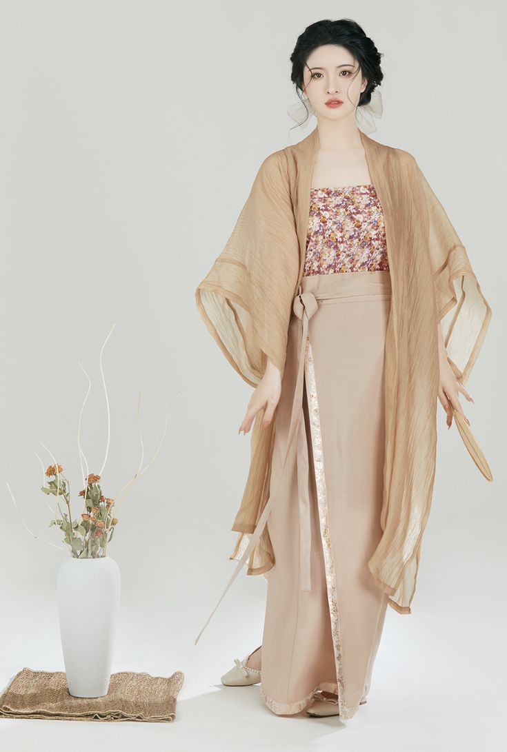 The Cheongsam-Style Qixiong Robe:Understanding the Authenticity of a Single-Piece Traditional Hanfu
