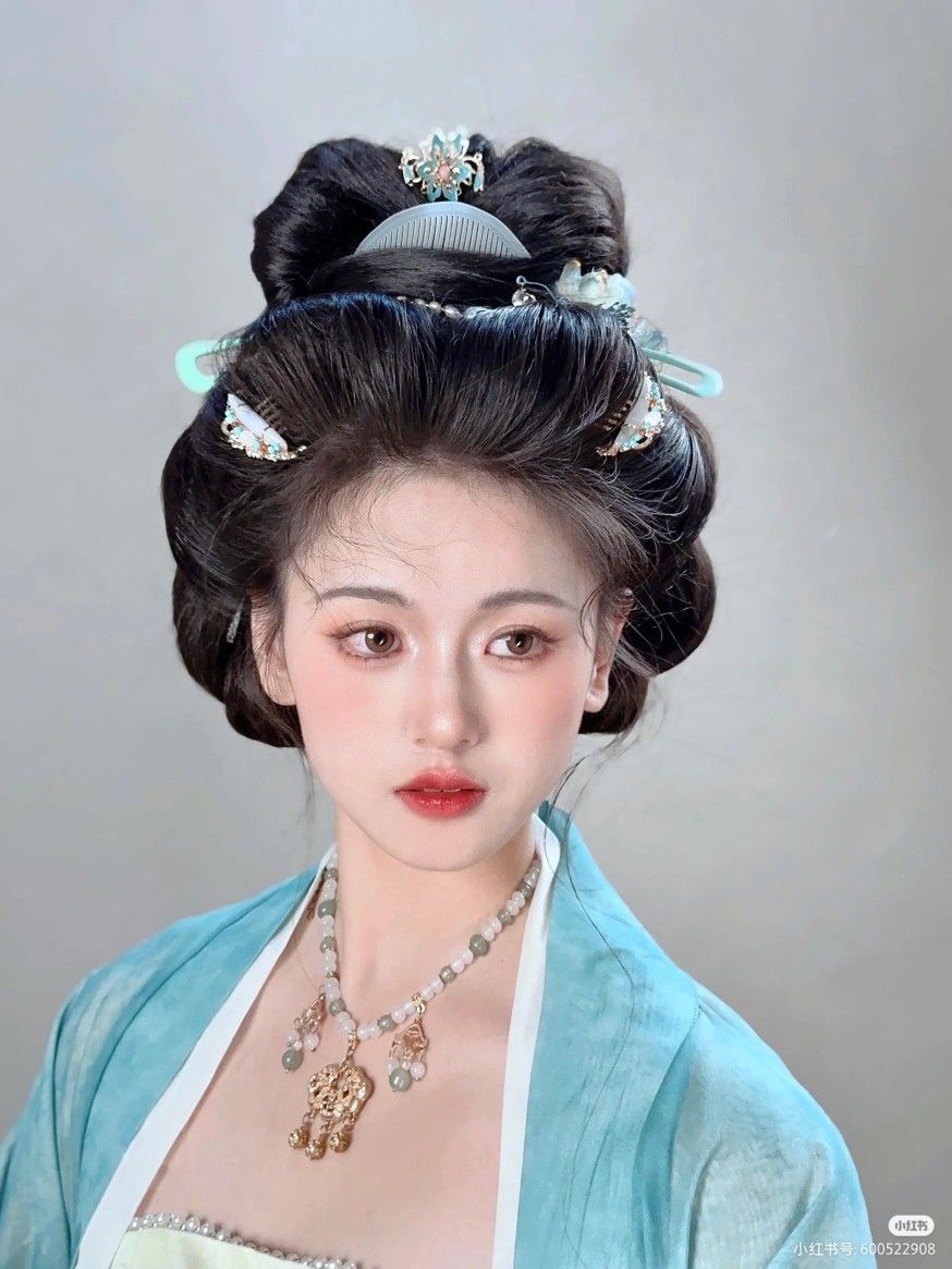 The Rise of Hanfu Style:Exploring the Beauty of Long-sleeved Dress