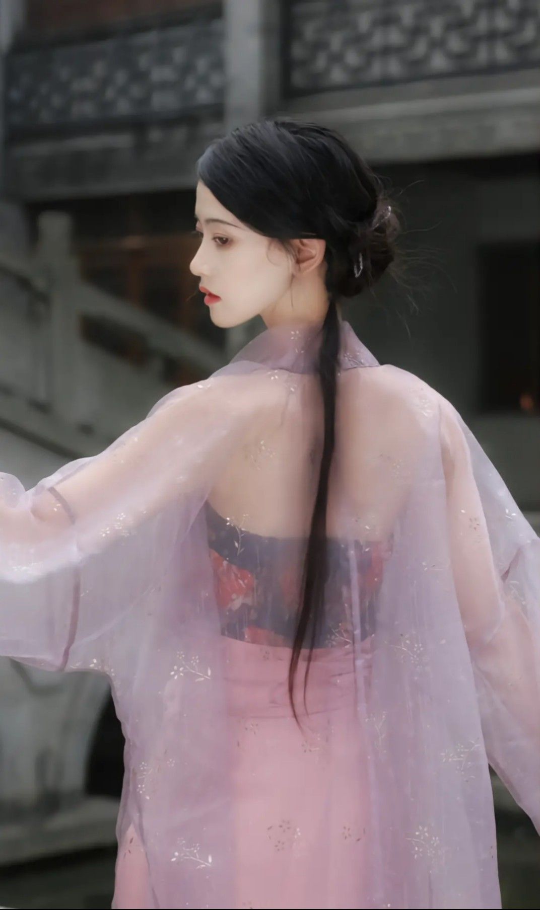 The Elegance of a Single-Piece Horseface Skirt