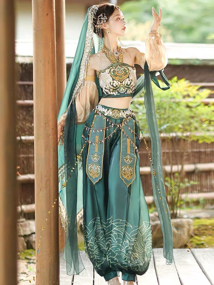 Winter Headwear in Ming-Style Hanfu:Traditional Headpieces and Their Charm