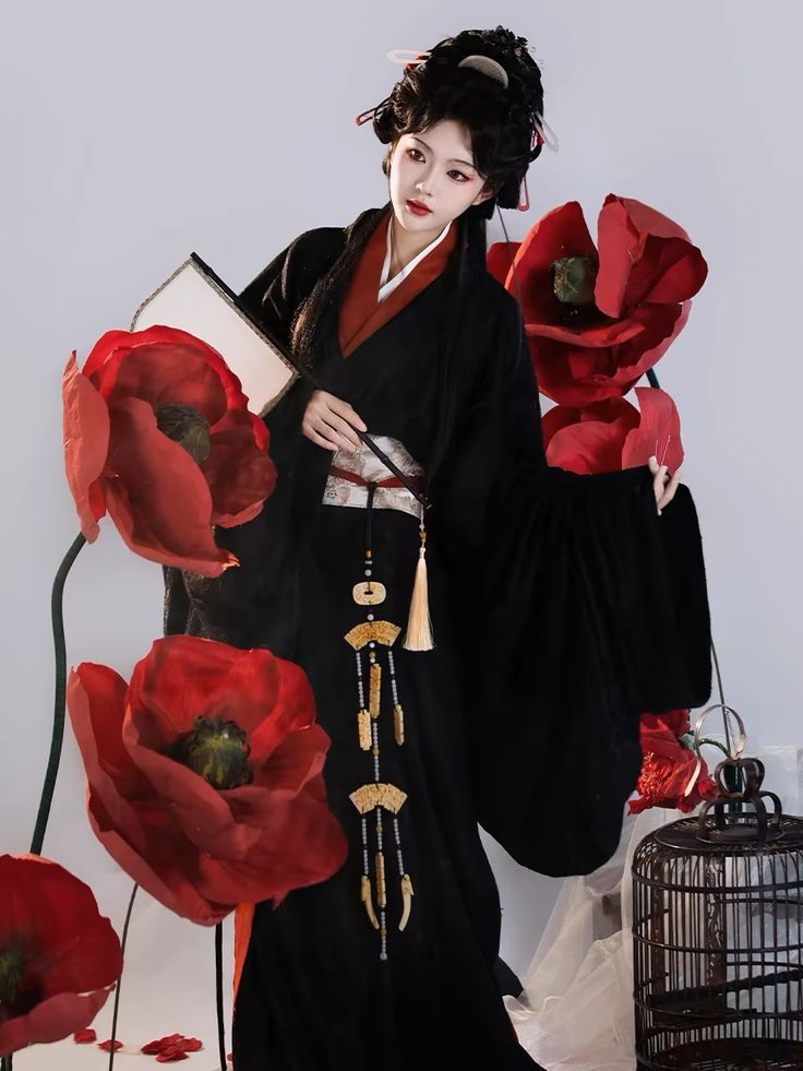 The Charm of Cheongsams Pressure Placket Decorations and Hooks:A Closer Look The Charm of Cheongsams Pressure Placket Decorations and Hooks:A Closer Look