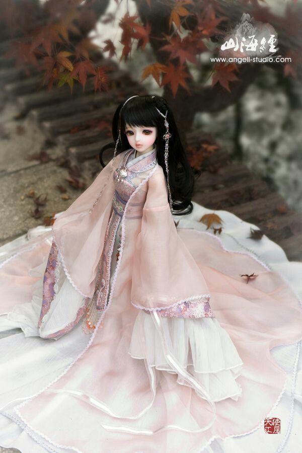 Childrens Hanfu with Big Sleeves:A Cultural Exploration Childrens Hanfu with Big Sleeves:A Cultural Exploration