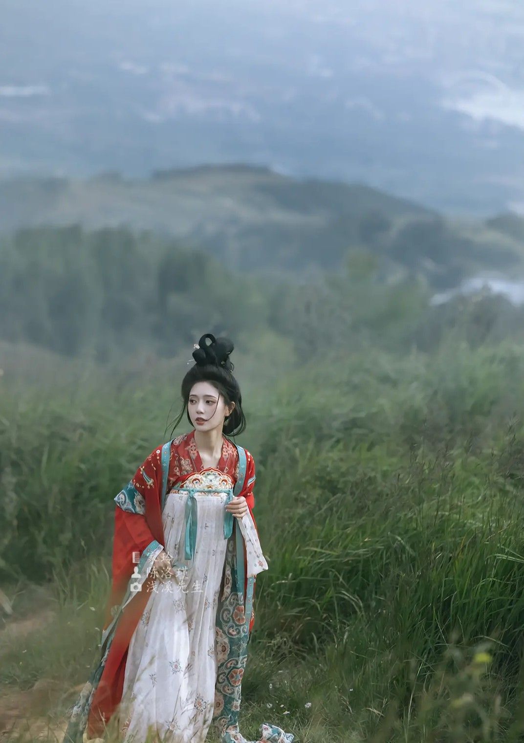 Three-Year-Old Girls Traditional New Year Qipao 拜年服)A Blend of Culture and Style Three-Year-Old Girls Traditional New Year Qipao 拜年服)A Blend of Culture and Style