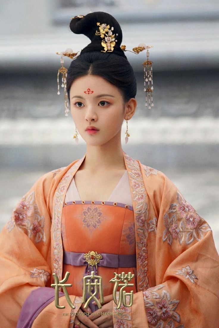 Vintage Qipao and High Heels:A Retro Revival