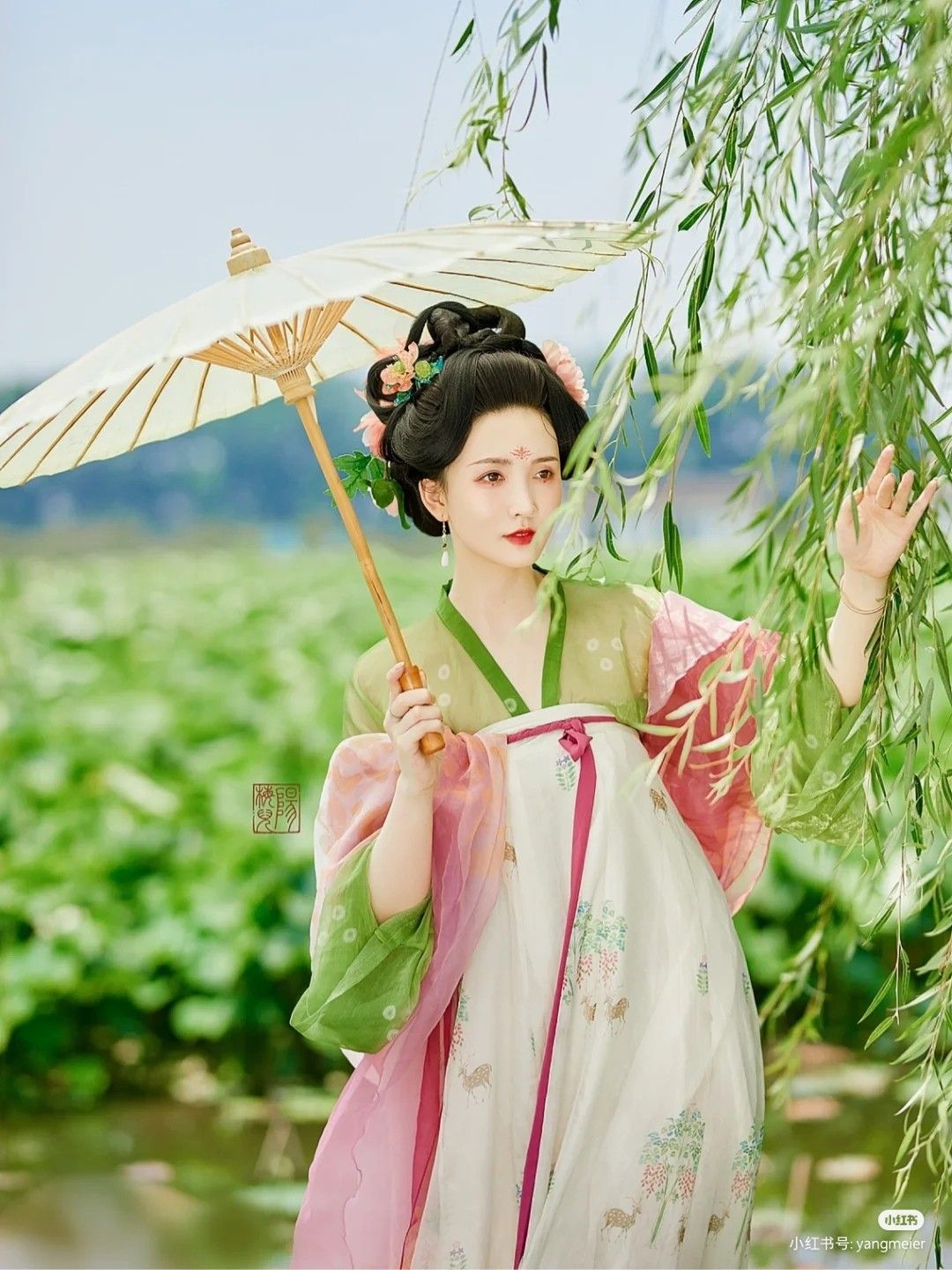 The Revival of Hanfu:Exploring the Ancient Charm of Xiangsi Qushuang-Style Han Clothing