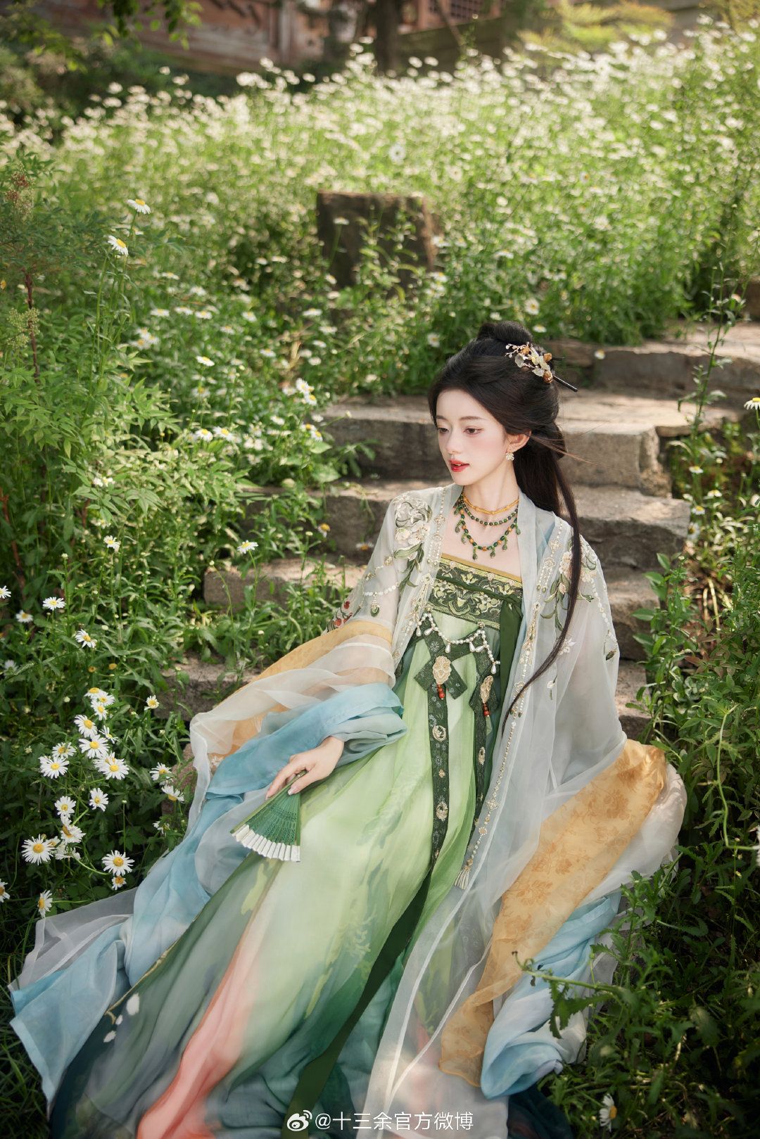 Childrens Traditional Chinese Fashion:A Girls Hanfu Jacket Childrens Traditional Chinese Fashion:A Girls Hanfu Jacket