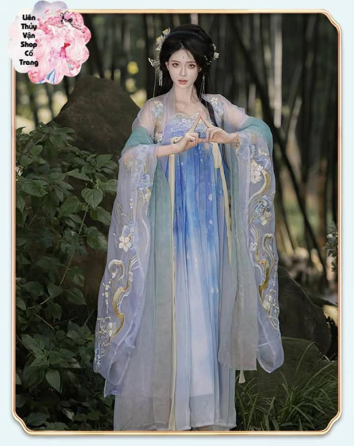 Little Girl in Traditional Chinese Attire:A Fairy-like Touch of Ancient Charm