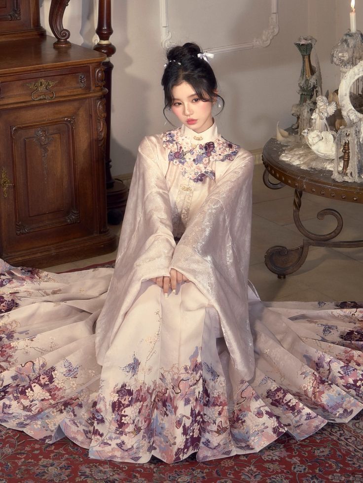 Morning Robes:The Rise of Neo-Chinese Cheongsam as Bridesmaids Attire