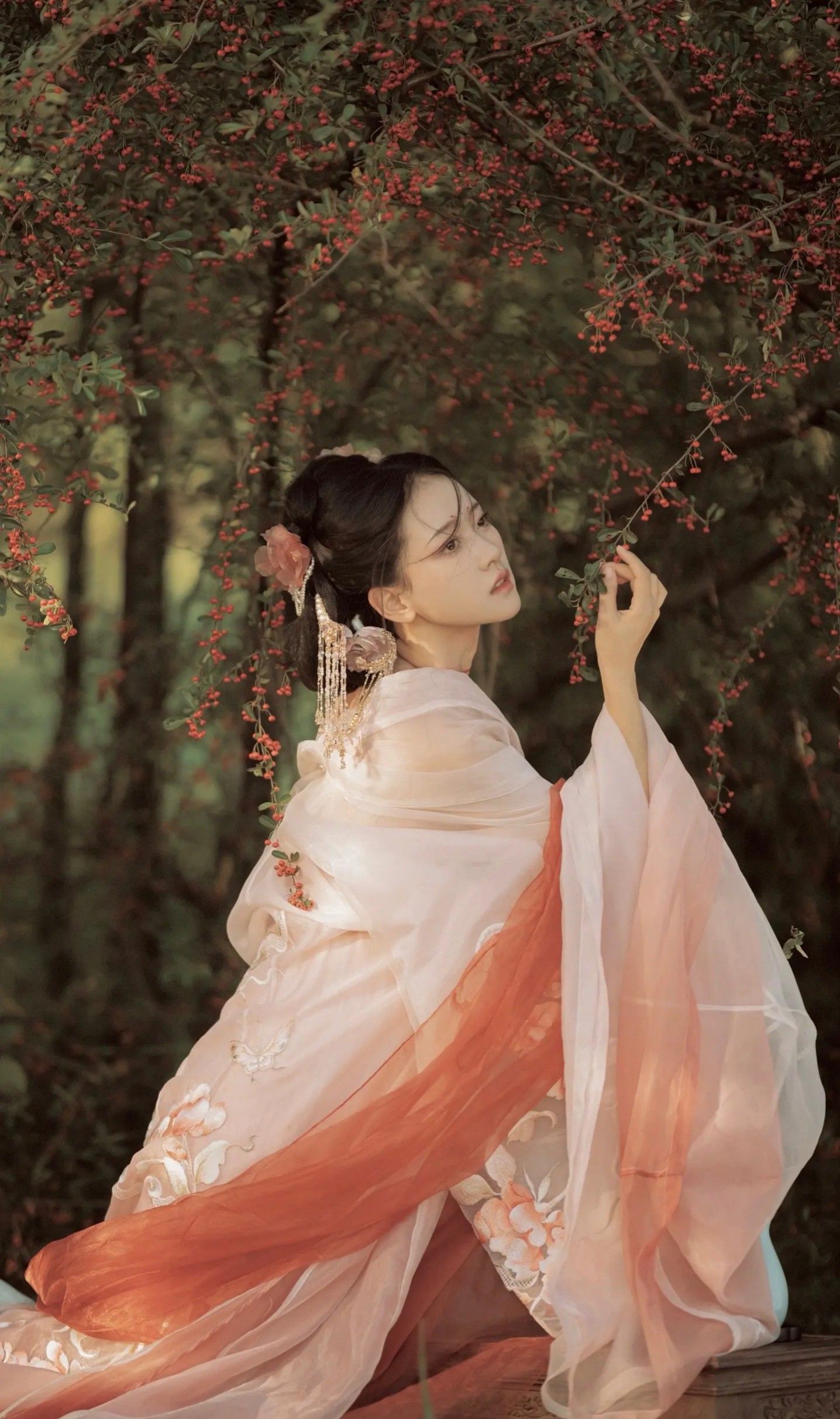 Miao Ethnic Womens Hanfu Fashion in the Hilly Regions