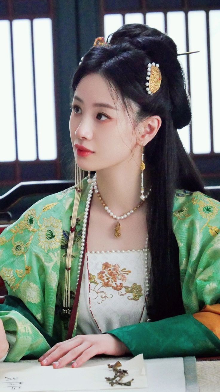 The Revival of Hanfu in the Qing Dynasty:The Story of Yanxi Palace The Revival of Hanfu in the Qing Dynasty:The Story of Yanxi Palace
