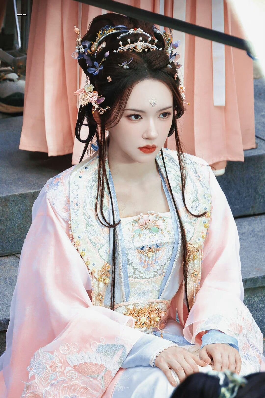 Childrens Qianyizi Patterned Horseface Skirt:A Cultural Emblem of Traditional Chinese Fashion