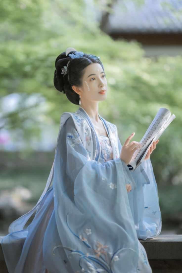 Ancient Charm Meets Modern Elegance:A Girl Child in a Guzheng Qipao