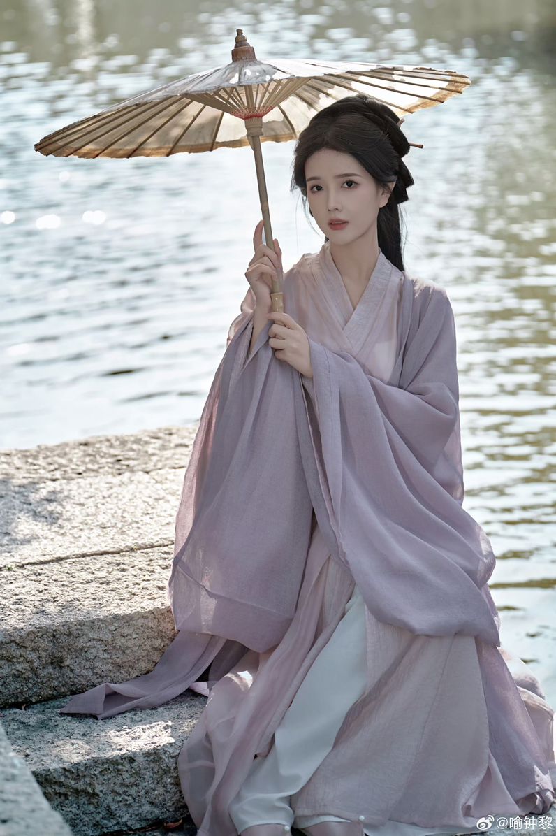 The Mamenqun Skirt Clip:A Closer Look into Traditional Chinese Clothing The Mamenqun Skirt Clip:A Closer Look into Traditional Chinese Clothing