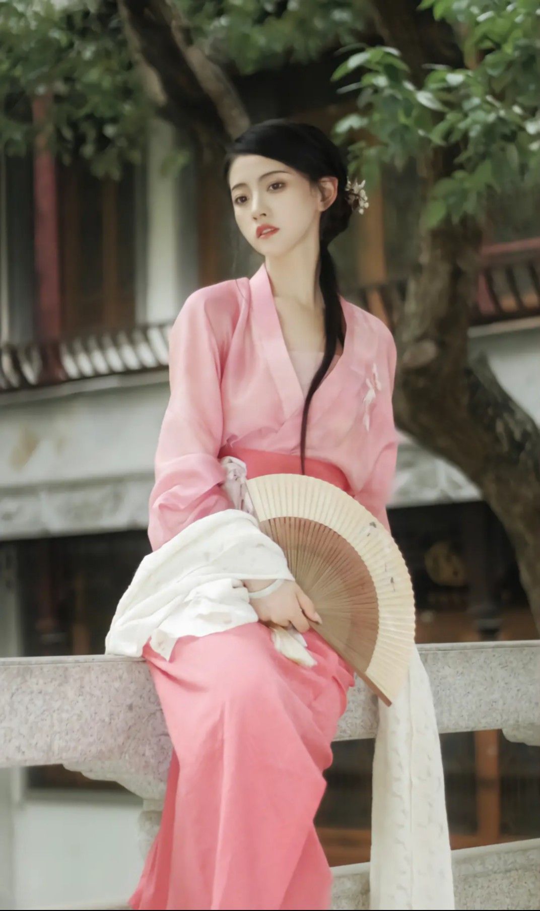 The Splendid Five-Star Pattern of the Eastern World:The Story of the Horseface Skirt The Splendid Five-Star Pattern of the Eastern World:The Story of the Horseface Skirt
