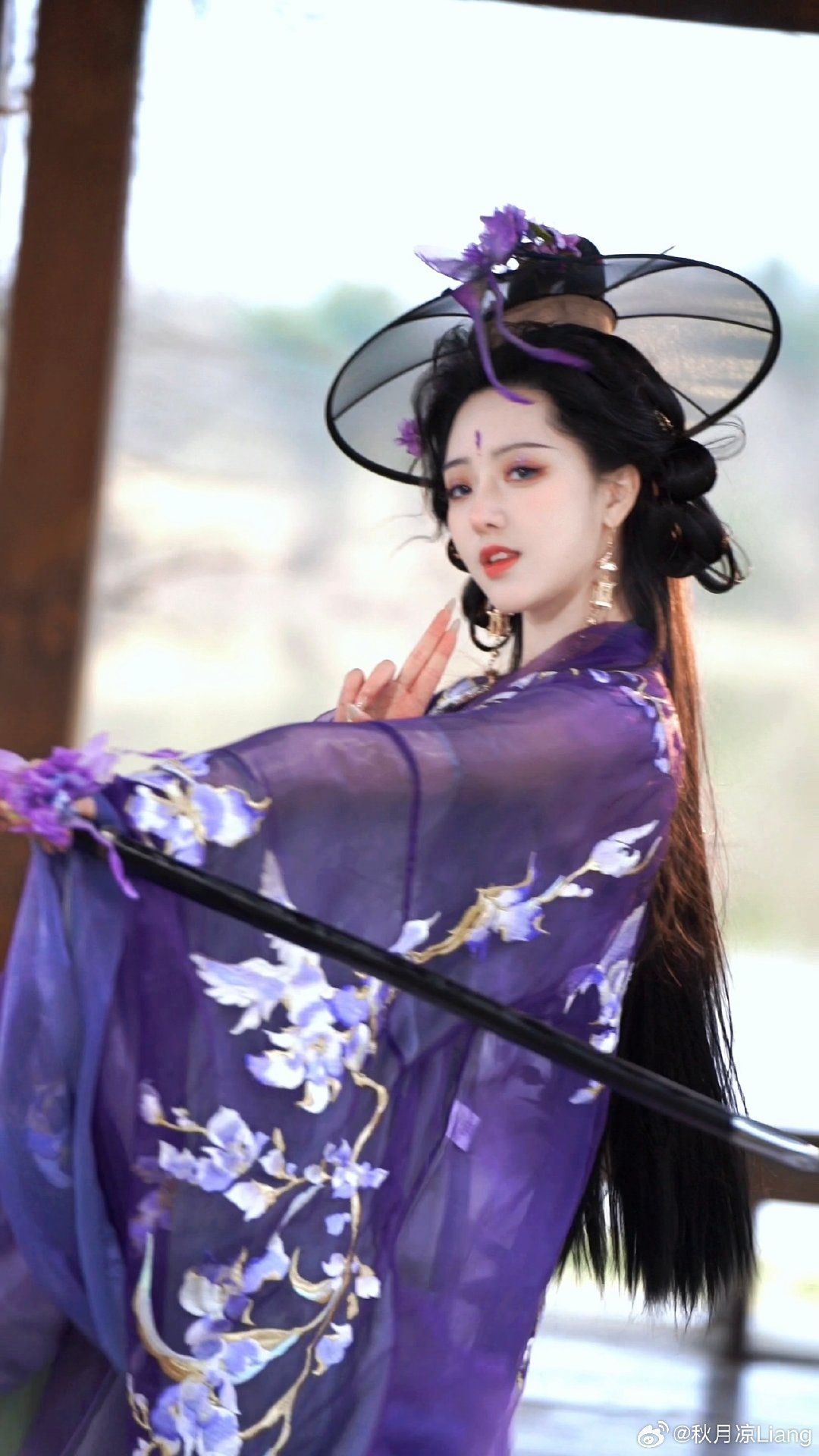 Ancient Hanfu Costumes for Women:A Fairy-like Journey into the World of Xianxia Fashion