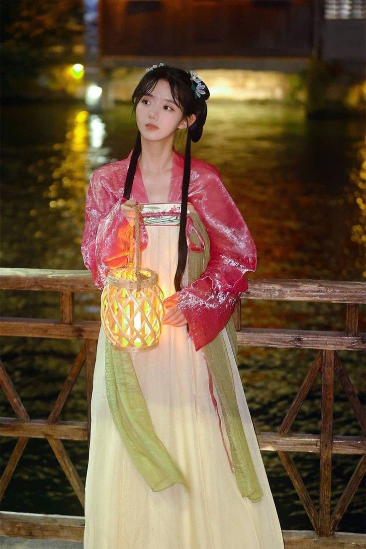 Cabbage-Price Hanfu:The Art of Finding Hidden Gems in the World of Traditional Chinese Fashion